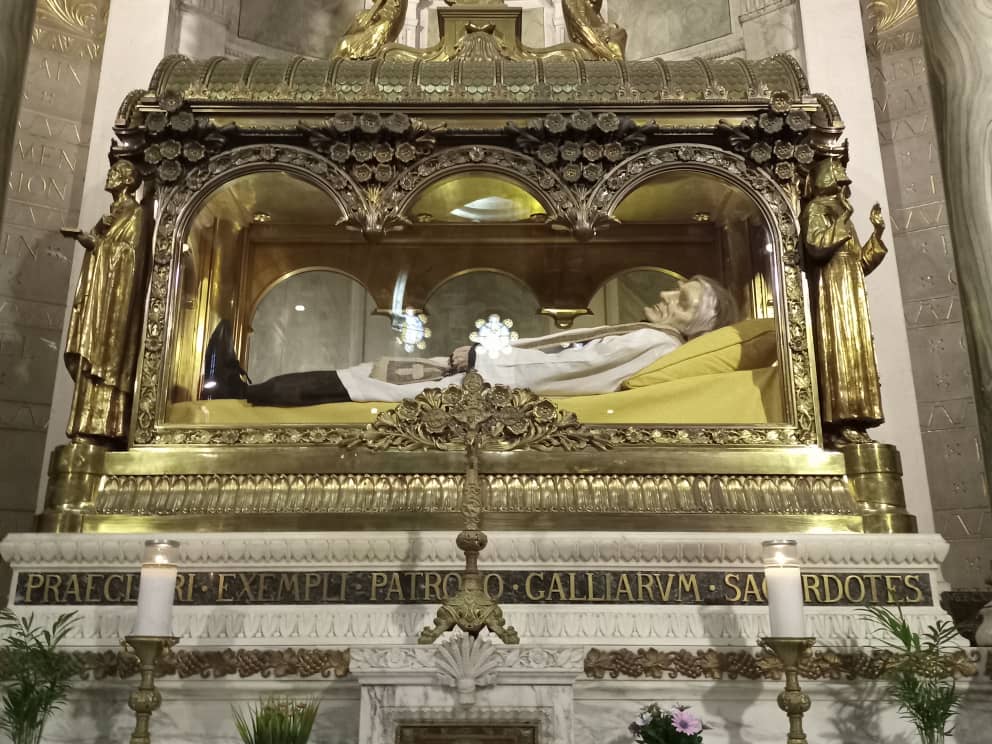 3 jours avant la béatification de Pauline Jaricot, les délégations des 120 pays ont visité Saint Jean-Marie Vianney