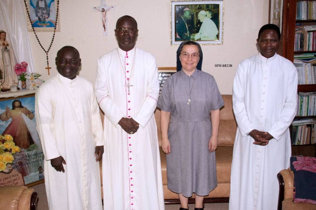 La visite de la Sœur Roberta TREMARELLI dans la ville de&nbsp;Porto-Novo