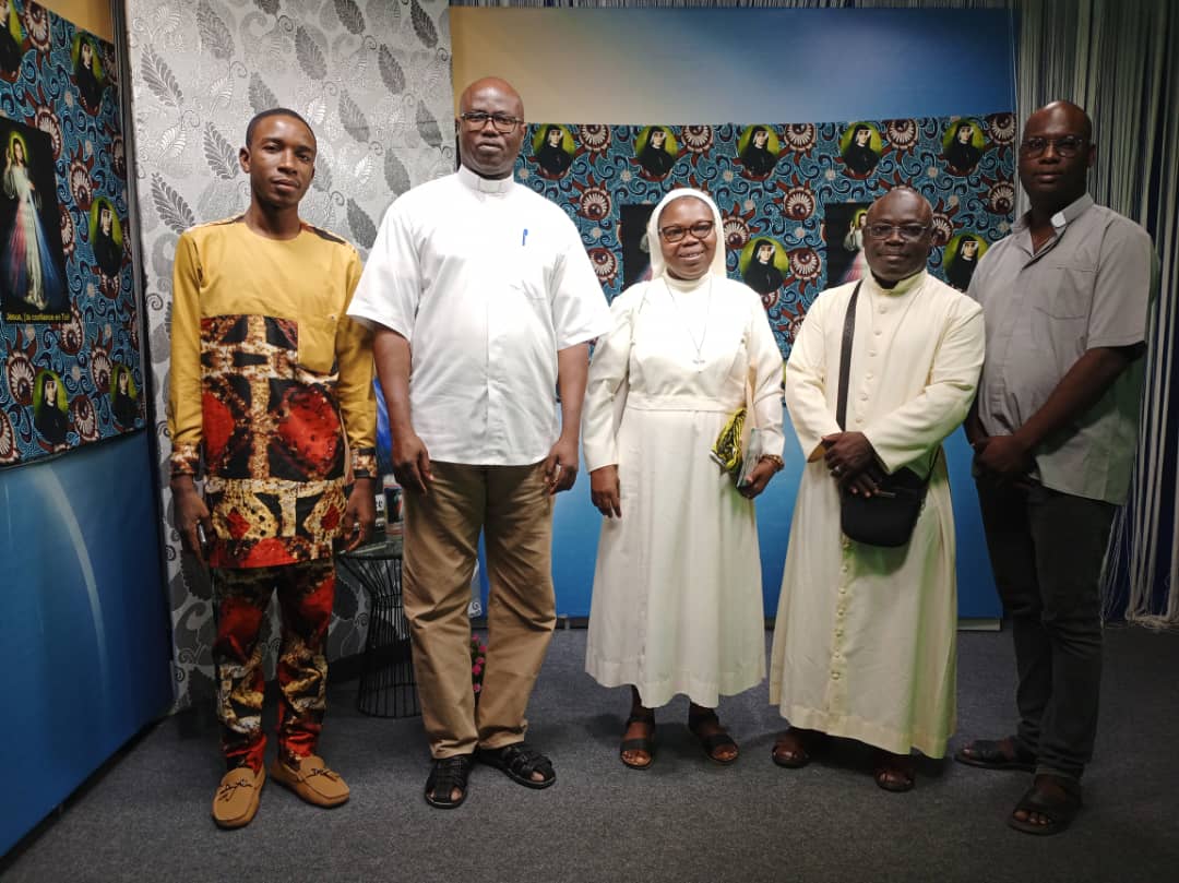 Visite de la délégation des Œuvres Pontificales Missionnaires à Lumen Christi TV et à La Croix: vers une stratégie de communication