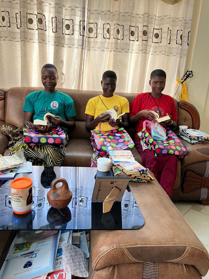 Les Œuvres Pontificales Missionnaires (OPM) au Bénin célèbrent les gagnantes du jeu-concours du mois missionnaire 2024