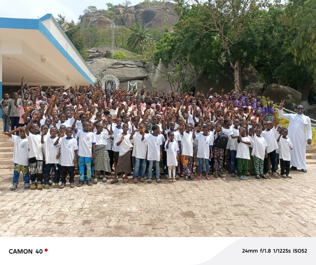 Pèlerinage de l’Enfance Missionnaire à Savè : une forte mobilisation des enfants du diocèse de Dassa-Zoumè